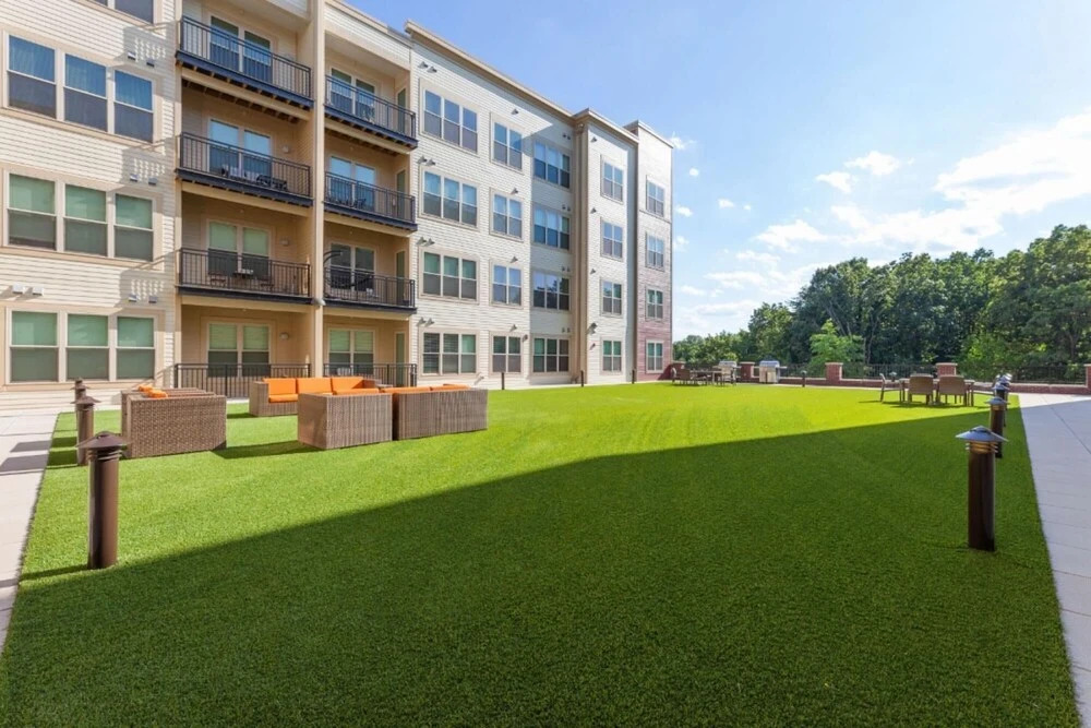 Stylish 1 BR Apartment w Movie Theater