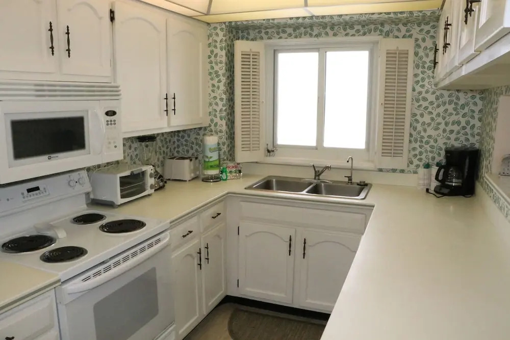 Jamaica Royale 703 - 2 Br Condo