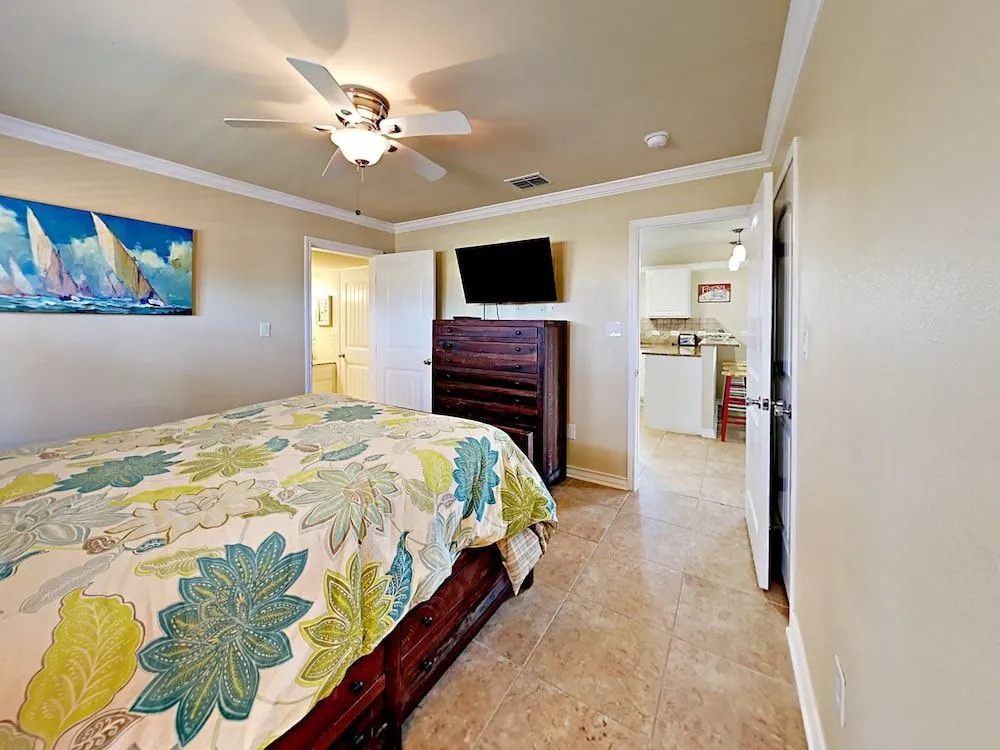 Sugar Shack Cottage in Port A by RedAwning