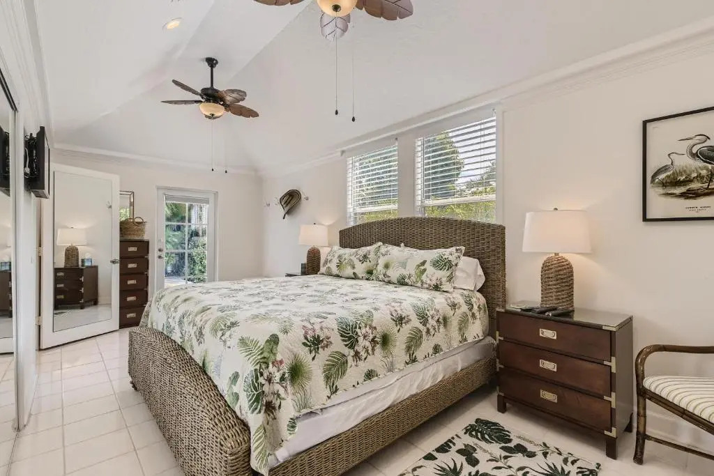 Nini's Cottage 4bd-3ba - Private Pool - Parking