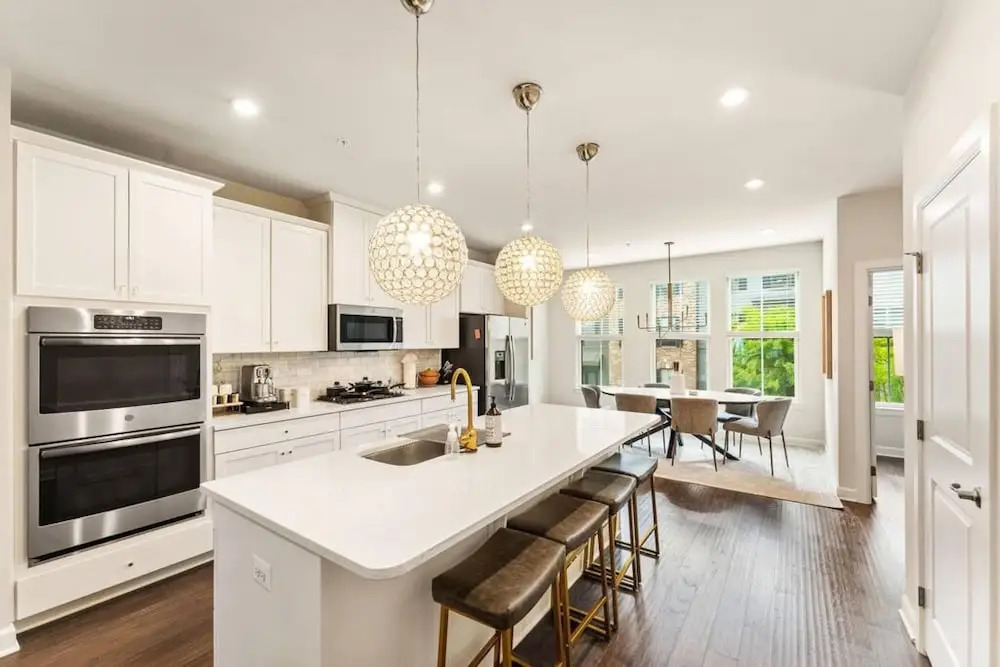 Ashburn 4-br Homestay Close to Dulles Metro
