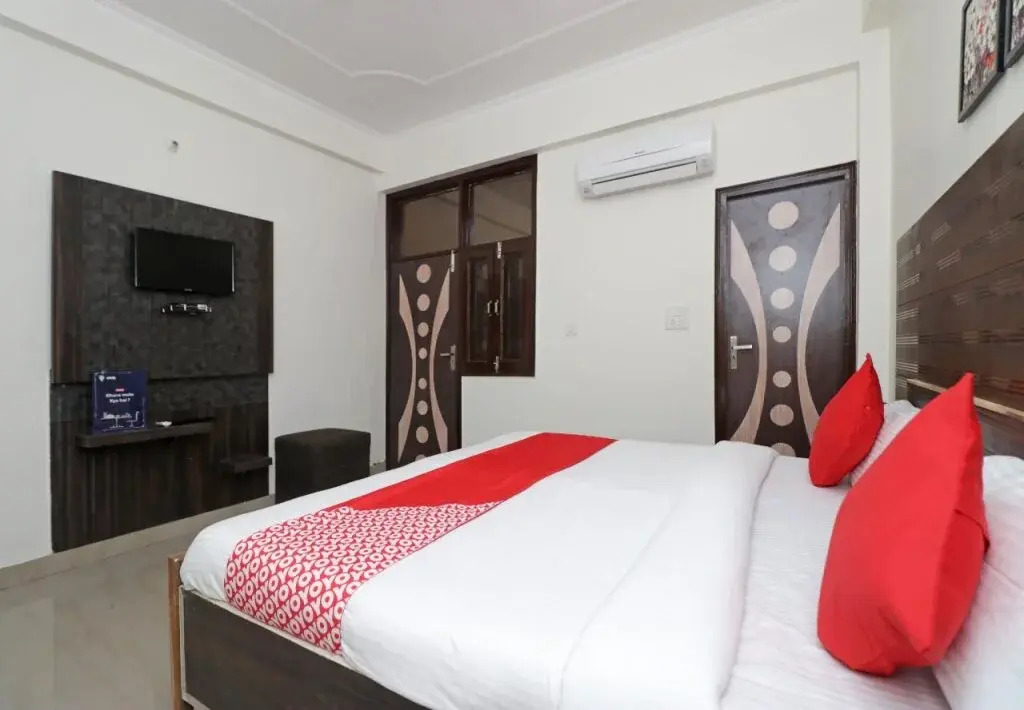 OYO 12493 Heera Guest House