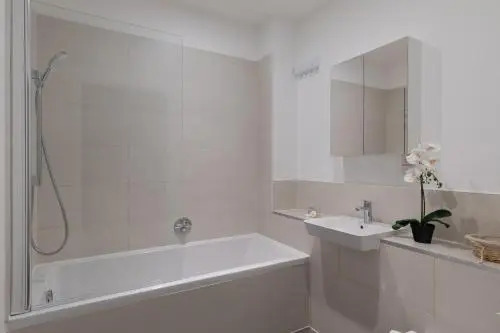 London City Apartments - Luxury and spacious apartment with balcony