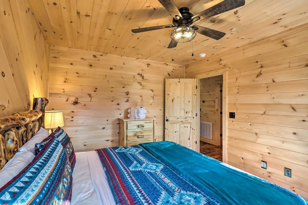Luxury Cabin Vacation Rental in Mineral Bluff