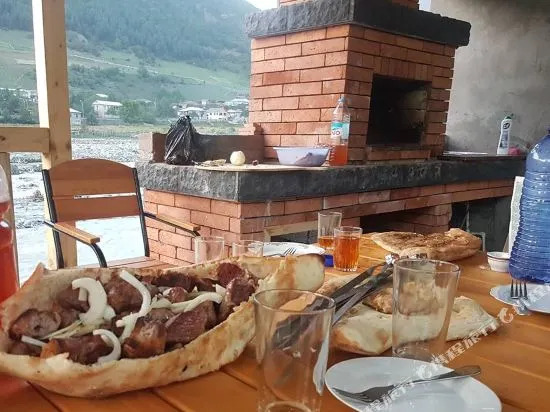 hotel "Riverside Mestia"