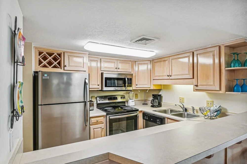 Holiday Surf & Racquet 614 2 Bedroom Condo by RedAwning