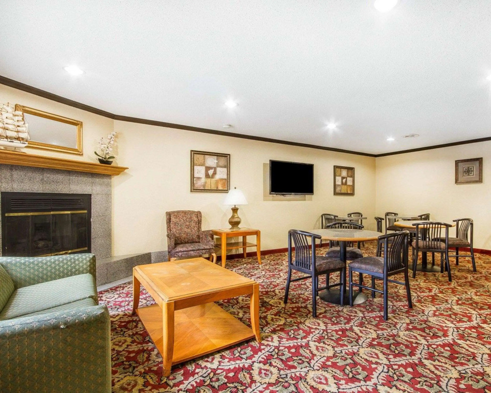 Rodeway Inn & Suites Madison East