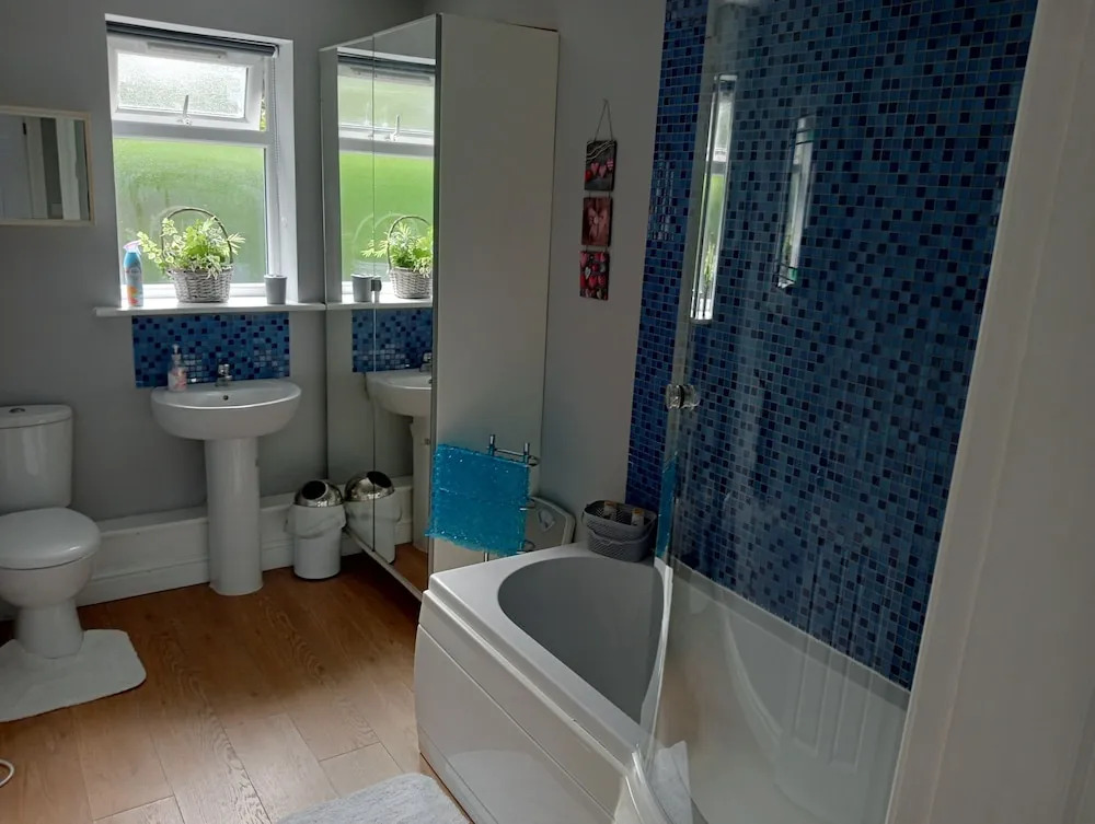 Beautiful and Secluded ,detached Garden Apartment