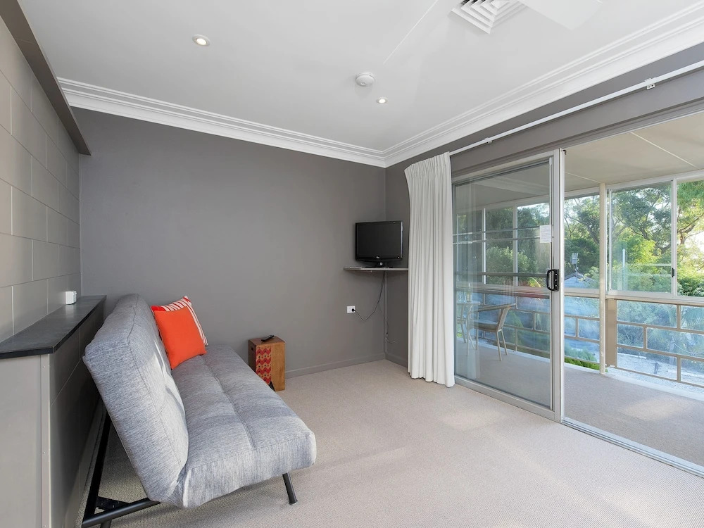 Dutchies Motel Nelson Bay & Dutchmans Beach Apartments