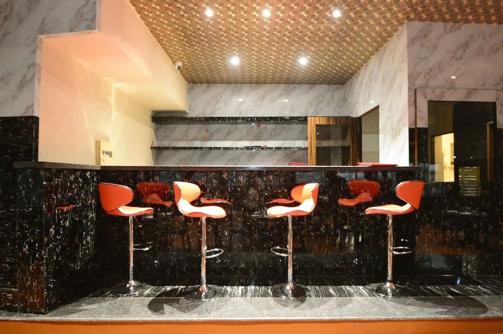 Hotel Golden Manor-City Center Bani Park