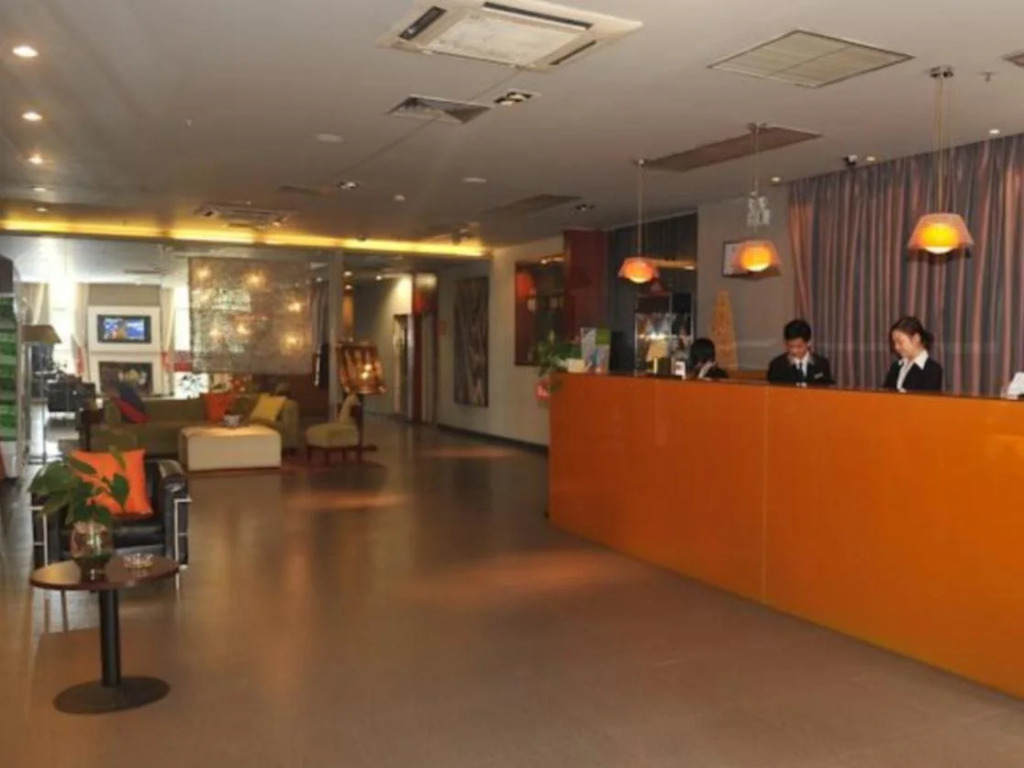 Chicago Suites International Hotel
