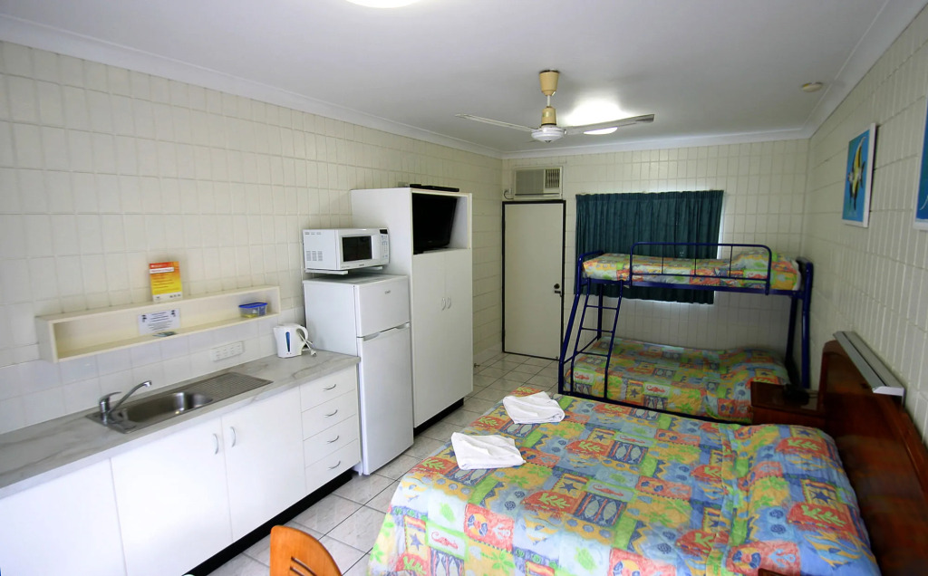 Tropical Palms Resort & 4WD Hire