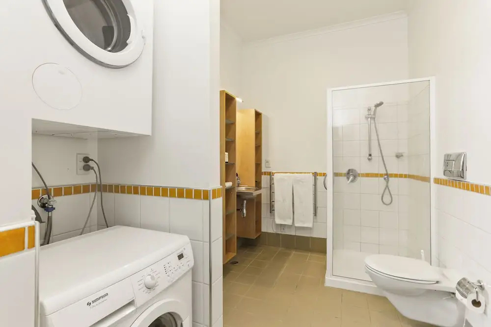 *BRAND NEW* Contemporary 1 bdrm - Prime location!