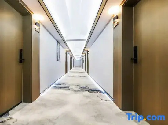 Yunan 318 Hotel (Chengdu East Railway Station West Square Tazishan Park Subway Station)
