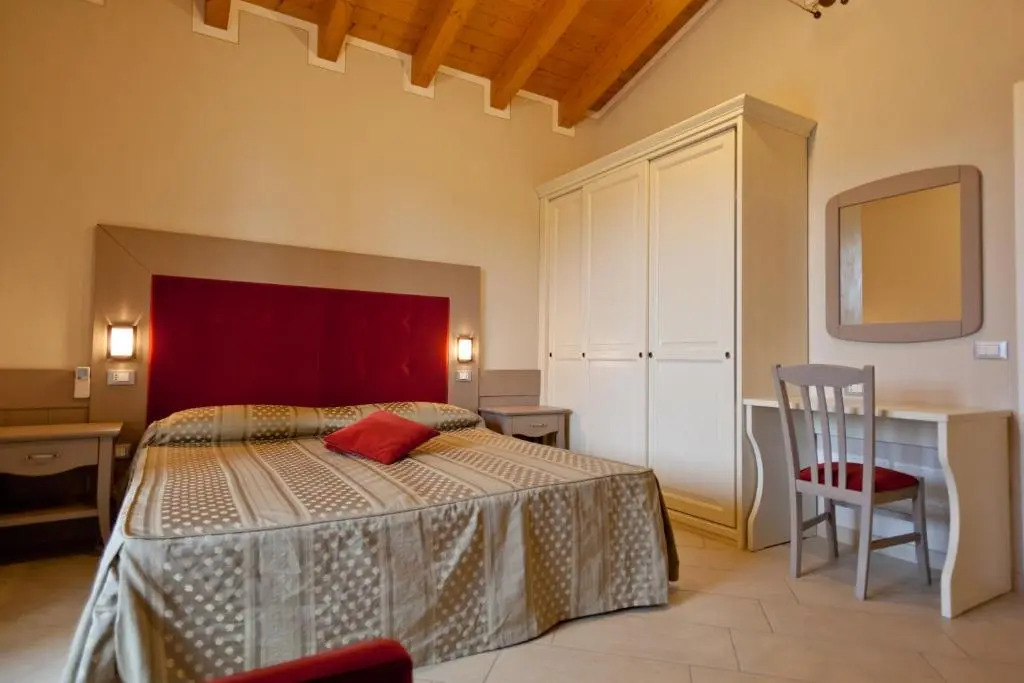 Garda Hill Boutique Apartments with Panoramic Pools e Agriturismo