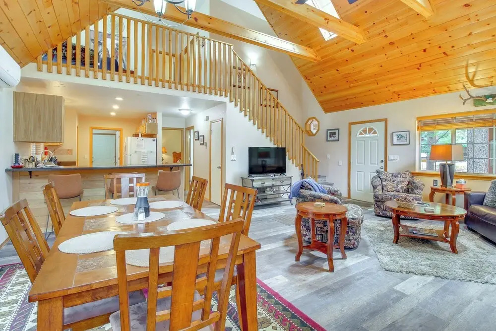 4 Mi to Lake: Pet-friendly Cabin in Pinetop