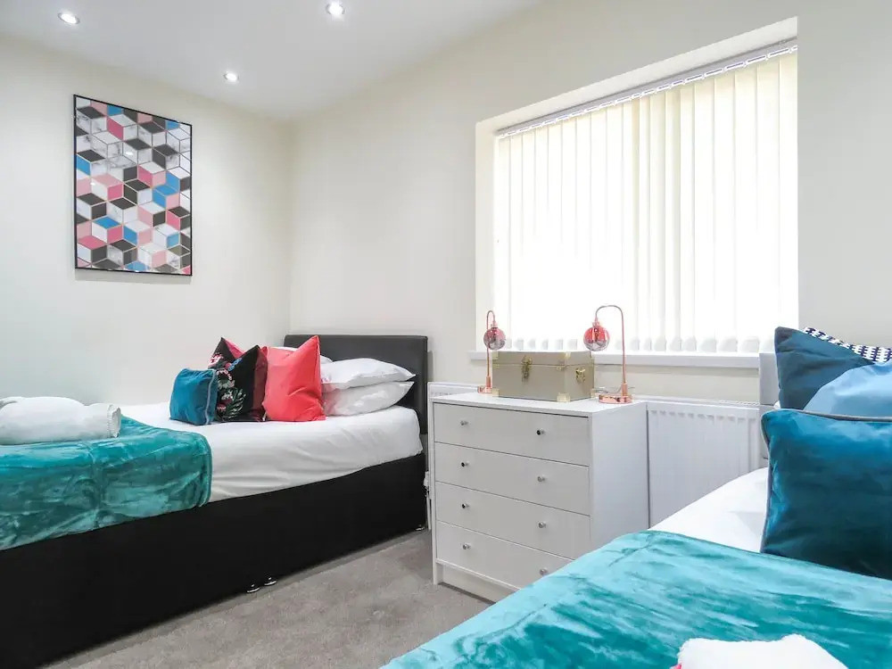 Tudors eSuites Birmingham Townhouse Private Garden Free Parking