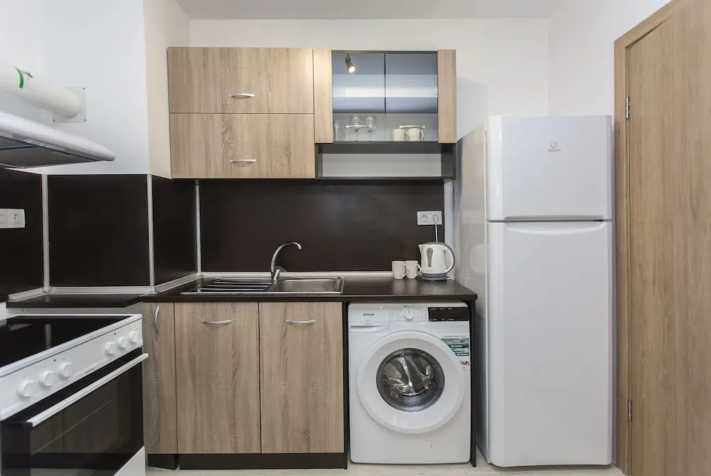 Bright 1bdr Apartment Near Center - Free Parking