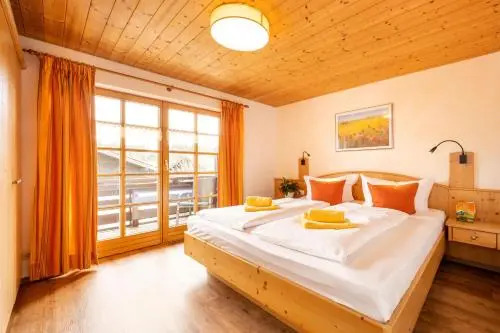 Biohof Burger, 3 sonnige Fewo, alle mit Balkon, Spielzimmer, Grillhütte, 7 km vor Oberstdorf