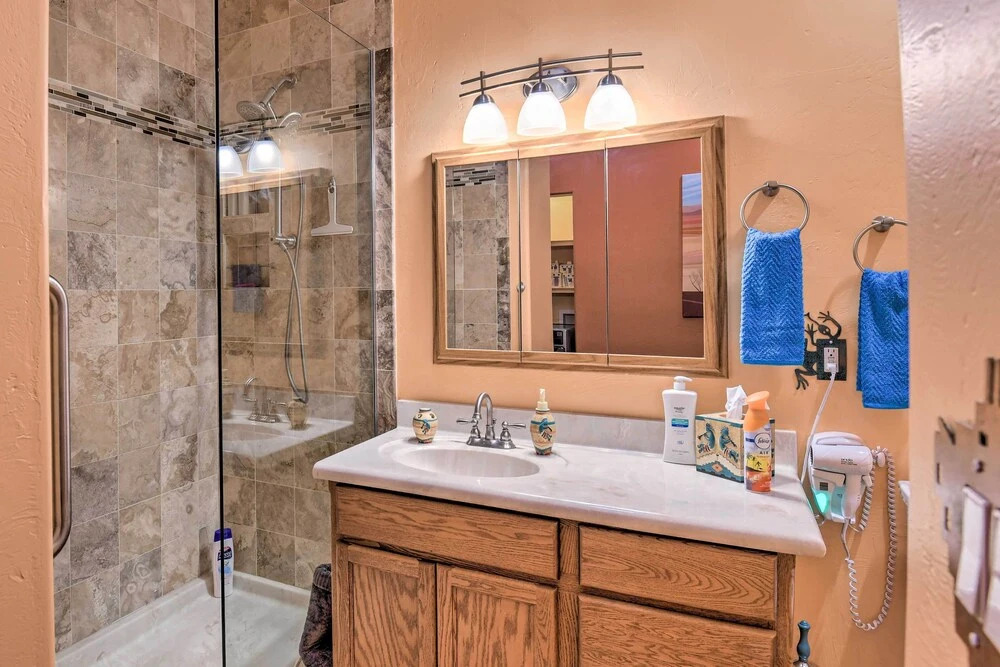 Shared Backyard & Hot Tub: Restful Mesa Retreat!
