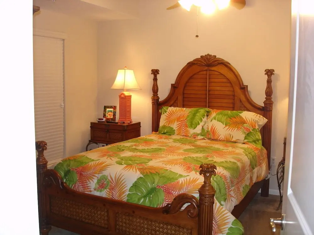 Colonnades 502