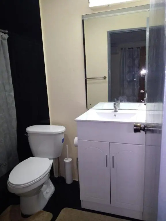 2bed apt with 24hr Security*