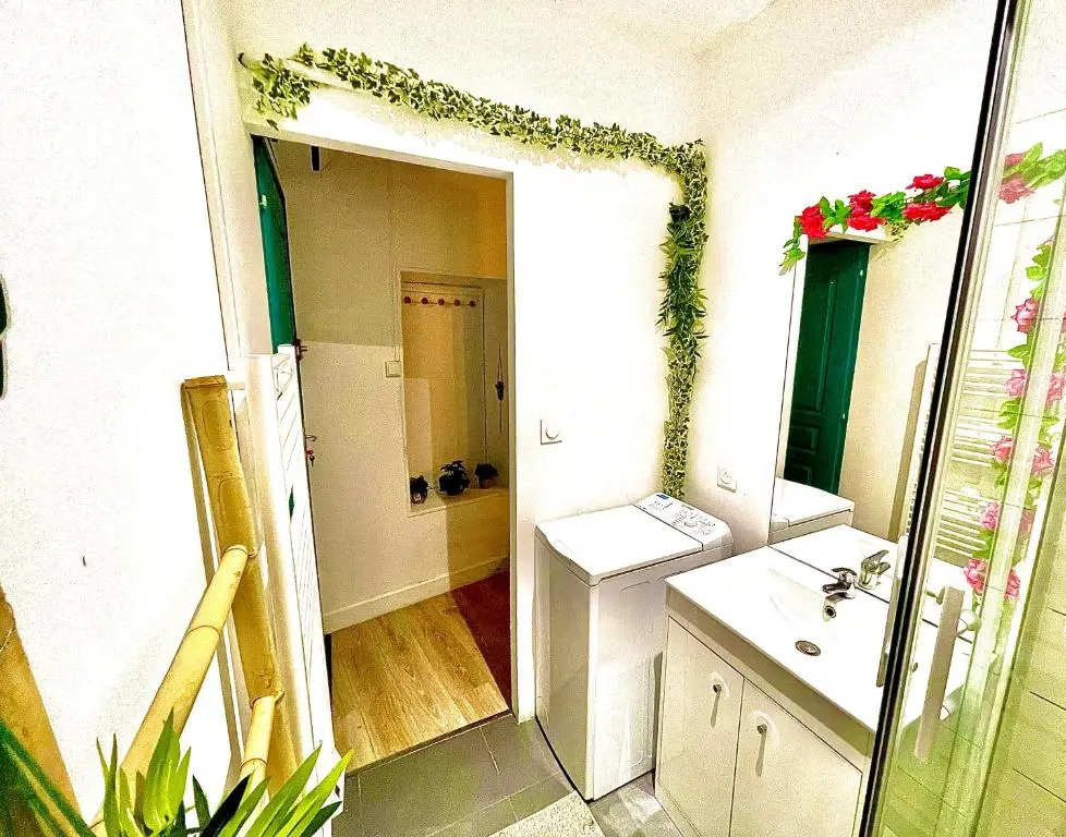 *Tropical*Hyper centre *Fibre Wifi*Studio