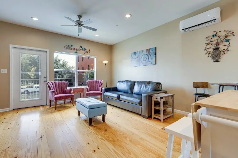 Game Room w/ Pool Table! Downtown Mobile Condo