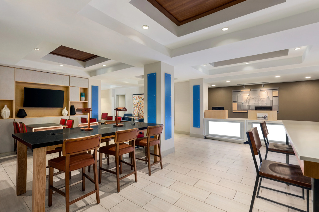 Holiday Inn Exp Stes Shawnee
