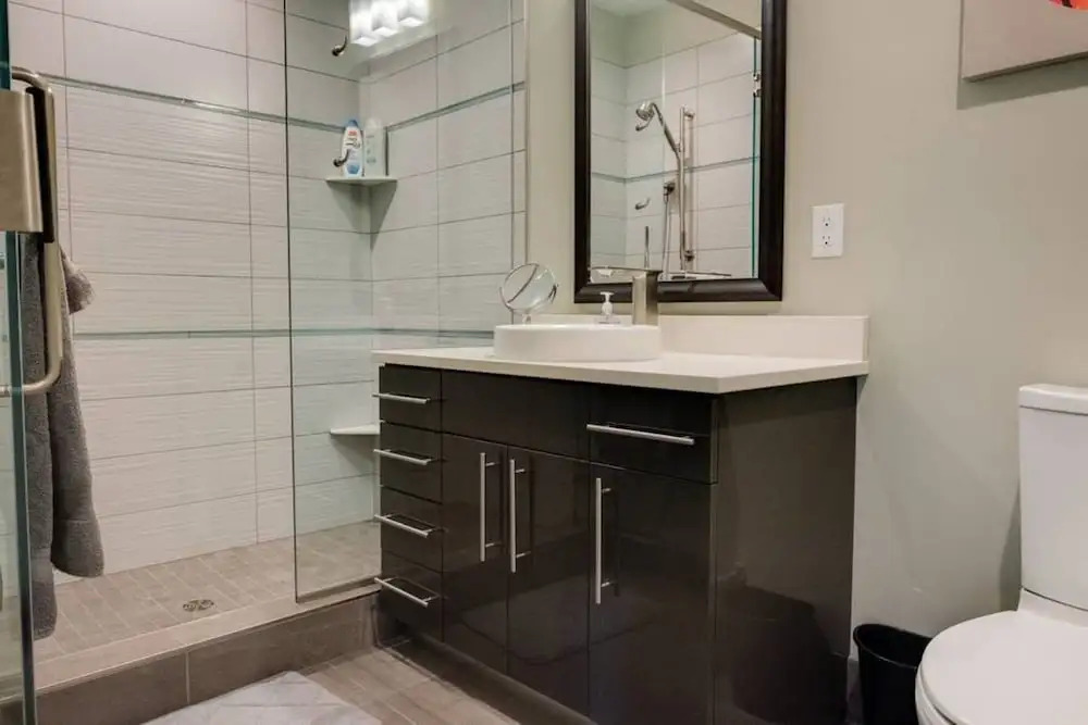 Downtown Penthouse with Free Parking