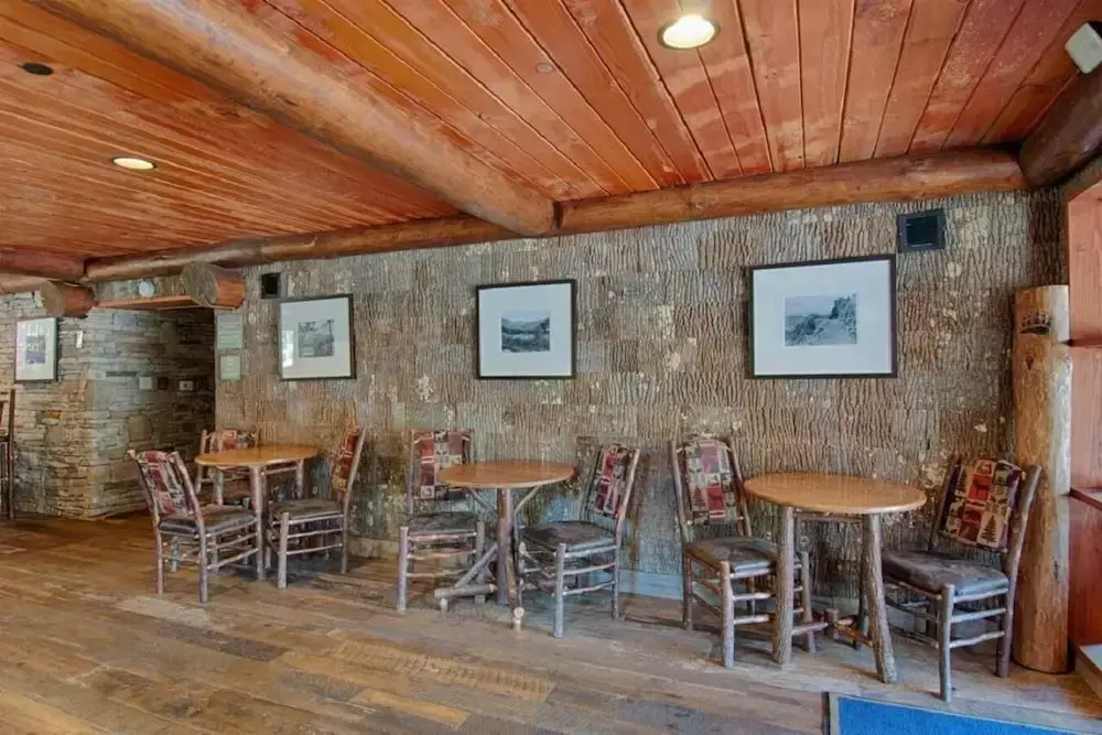 Old Creek Lodge