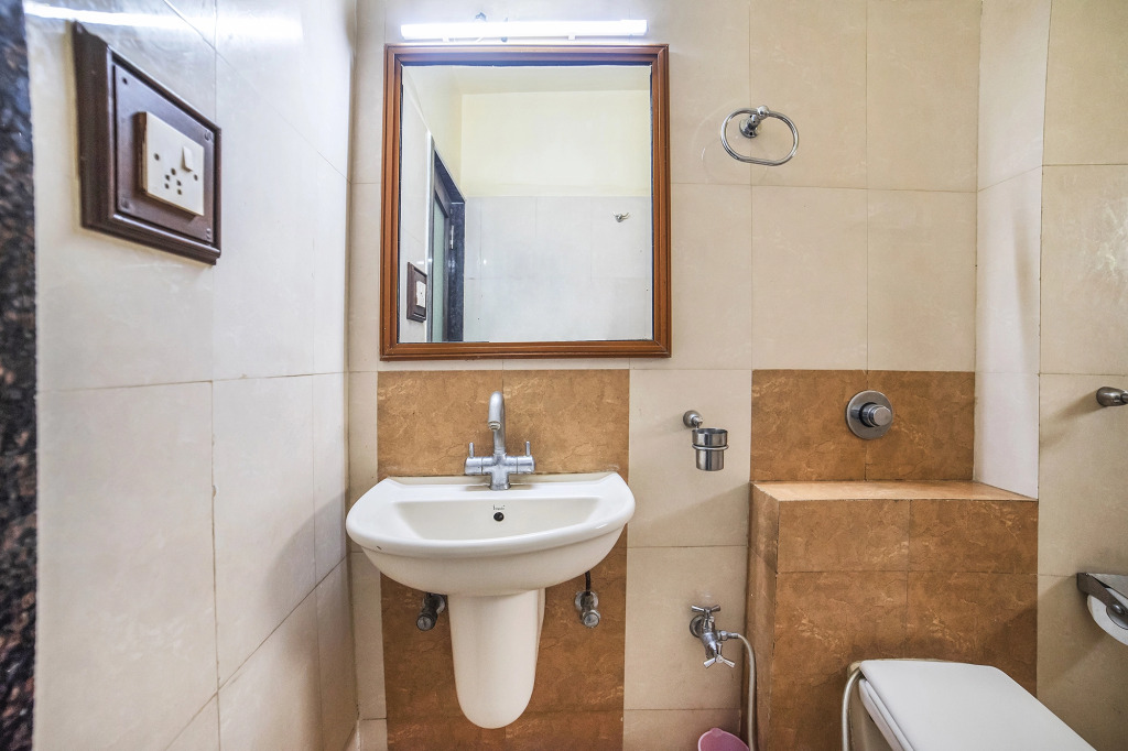 Fabhotel Santoor - Geeta Bhawan Square
