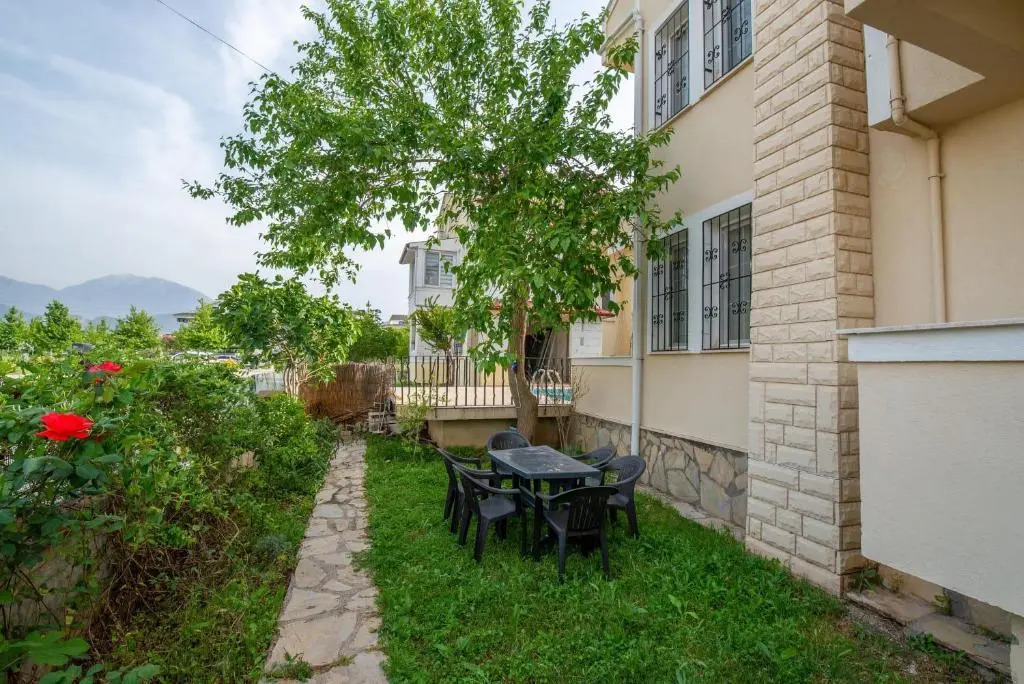 Sahile Yakın Havuzlu Villa 6+2 kişilik