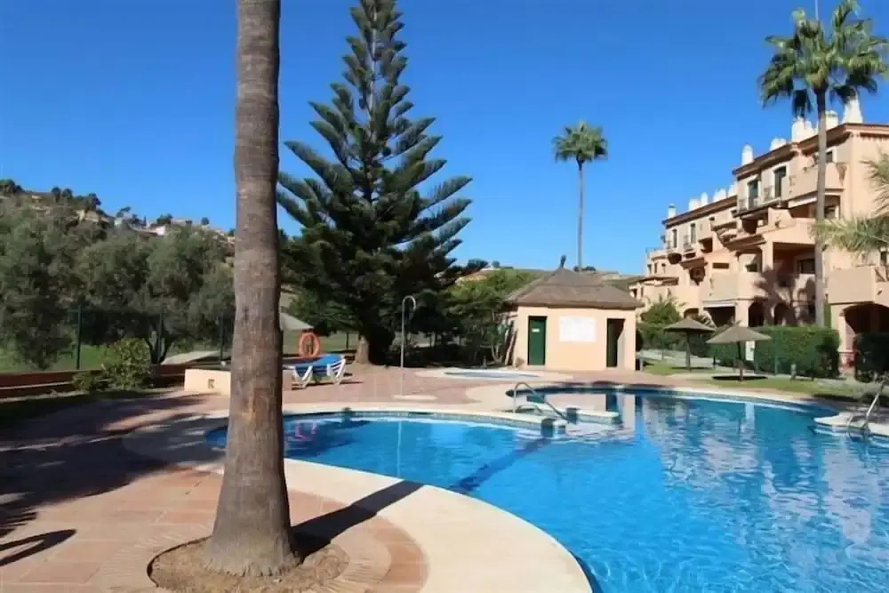 La Duquesa Place in the sun