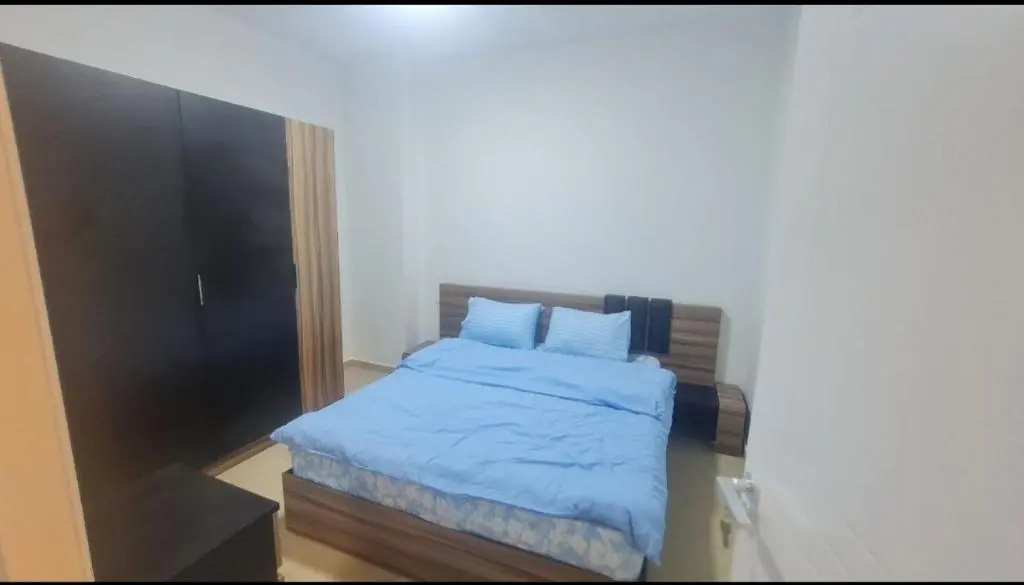 Beautiful 2 bedroom apartment overlooking the sea and swimming pools for recreation and spending time with the beauty of nature