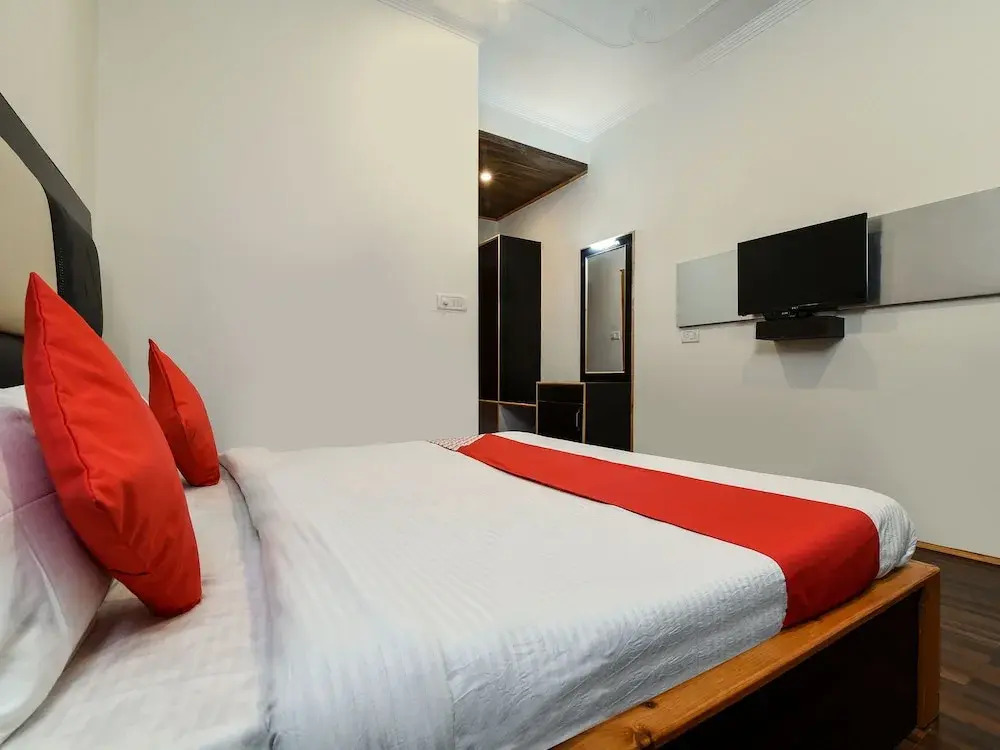 OYO 15699 Hotel Conifer