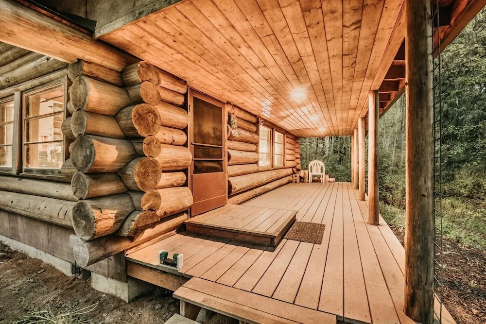 76gs - Genuine Log Cabin - Wifi - Pets Ok - Sleeps 4 2 Bedroom Home by RedAwning