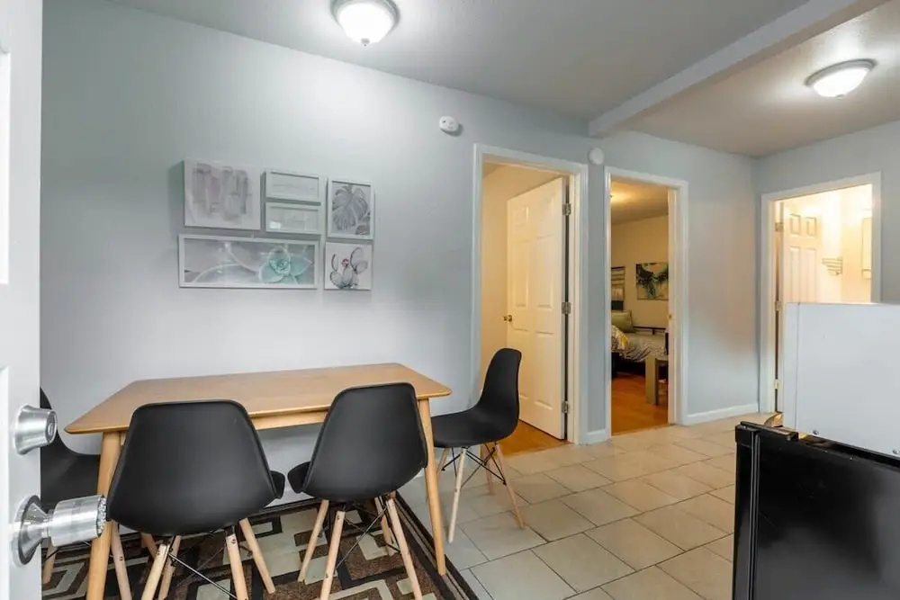 Marbella Lane - 2BR Guest House Dtwn RWC Pking