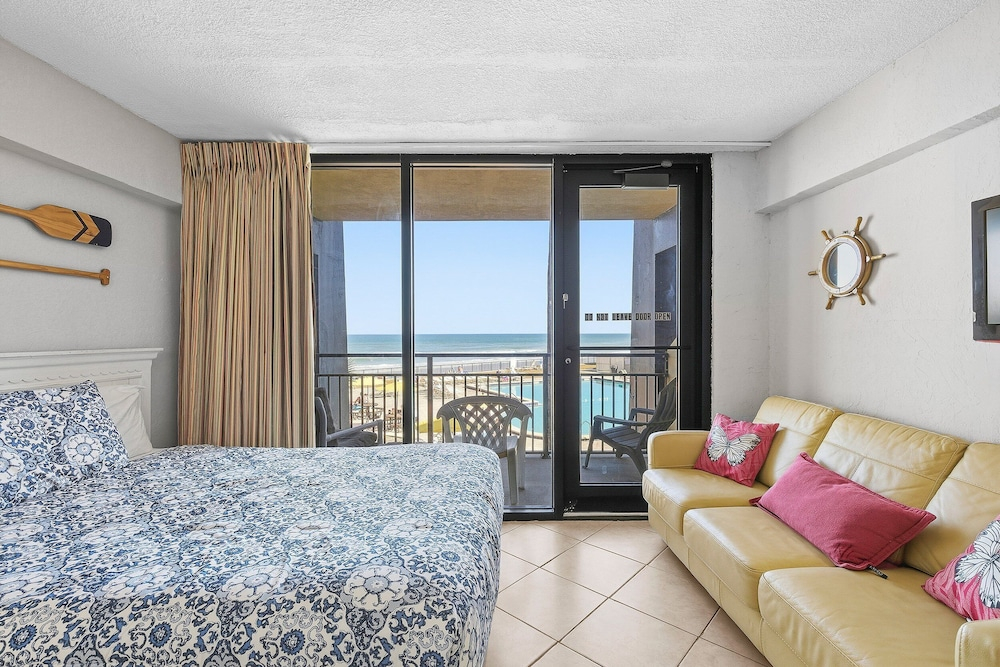 Hawaiian Inn 209