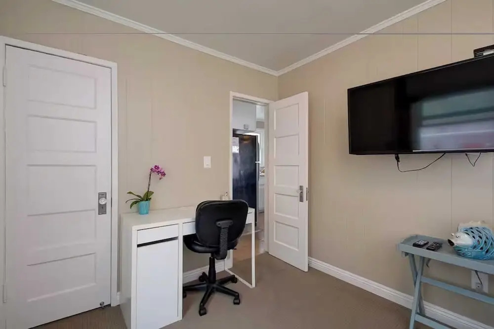 Stylish Newport Condos w/ Dock Access, Walk to Balboa Fun Zone and Beach