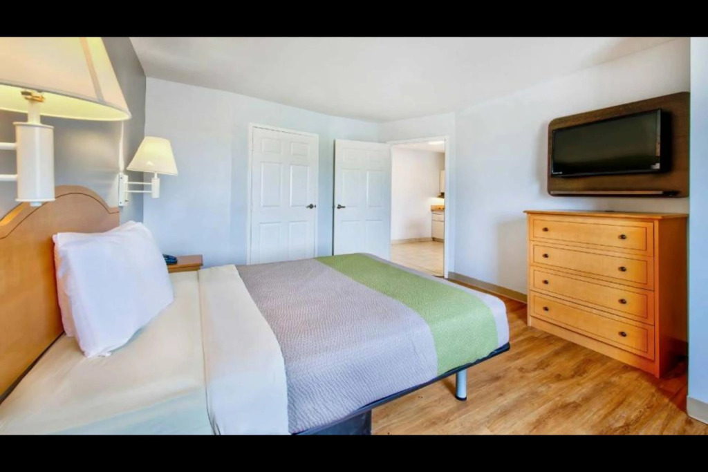 Oyo Townhouse Sulphur,LA Extended Stay I-10
