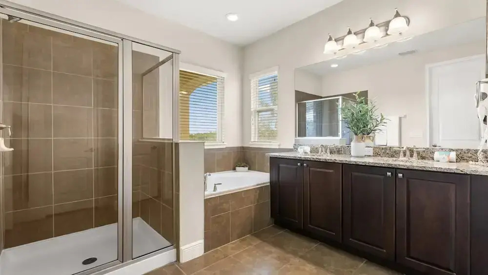 Upstay Spacious 5BR Villa Private Pool and Hot Tub