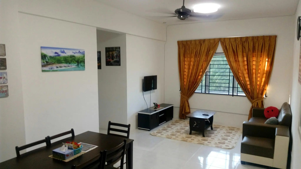 Super OYO 89930 Golden Guest House