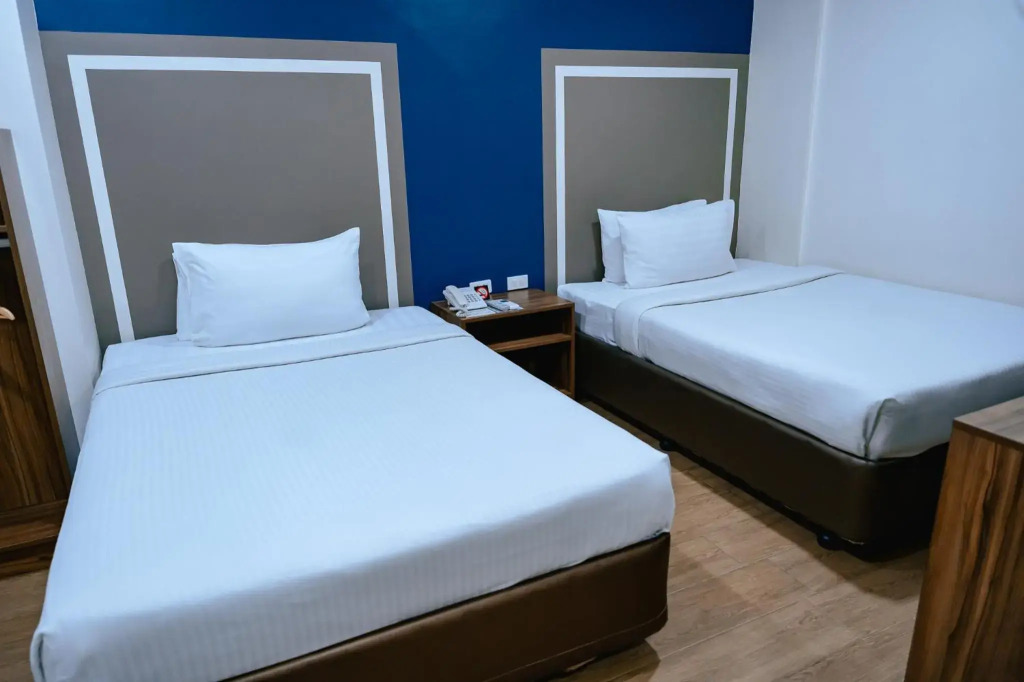 S Hotel & Residences