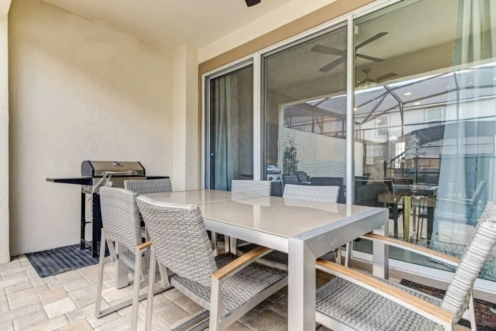 Incredible 5 bed 4 Bath With Private Pool 1598
