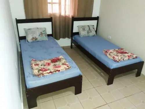 SUíTE EM NOSSA CASA A 450M DA PRAIA