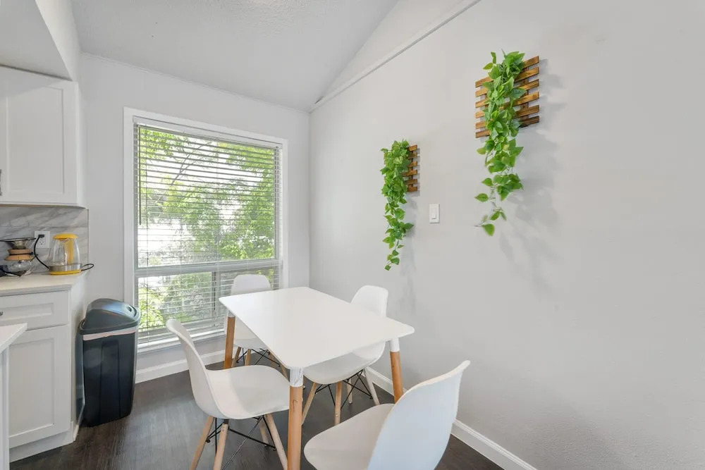 Prime Soco Chic 2BR King Suite w Pool Parking