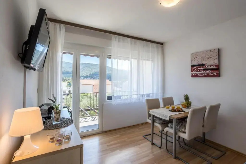 Spacious apartment with three double bedrooms