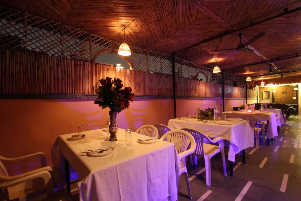 Star view by Hotel Black mooncouple friendly Near Rk ashram Metro