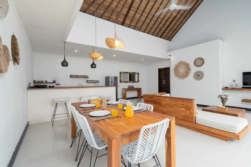 Villa Art Gecko - Tropical 2BR Private Haven in Batu Belig, Seminyak